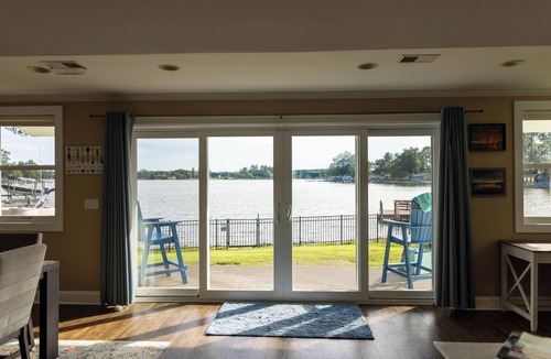 Hollands Landing House | Dog Friendly Lake House w/Fenced Yard + Views