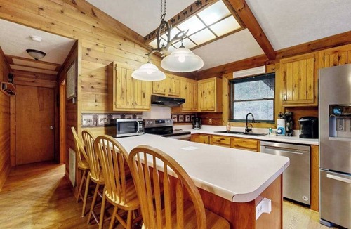 Sylva House | Dog-friendly Log Cabin w/Private Deck, Firepit, Foosball