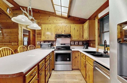 Sylva House | Dog-friendly Log Cabin w/Private Deck, Firepit, Foosball