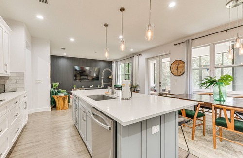 Bearss Plaza House | Dog-Friendly Lutz Family Home w/Large Yard!