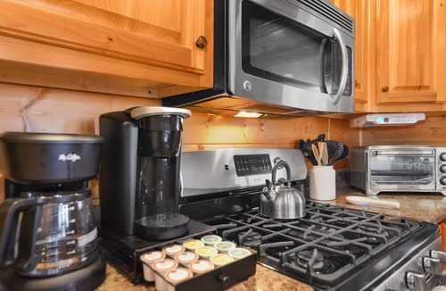 Ellijay Cabin | Dog-Friendly Mountain Resort Cabin - NEW Hot Tub - Arcade Room -BBQ Grill