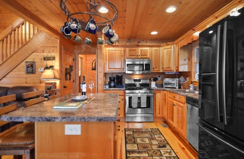 Ellijay Cabin | Dog-Friendly Mountain Resort Cabin - NEW Hot Tub - Arcade Room -BBQ Grill