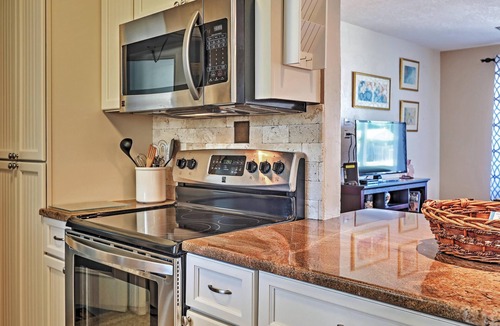 Brendale Heights House | Dog-Friendly Ormond Beach Bungalow w/Patio!
