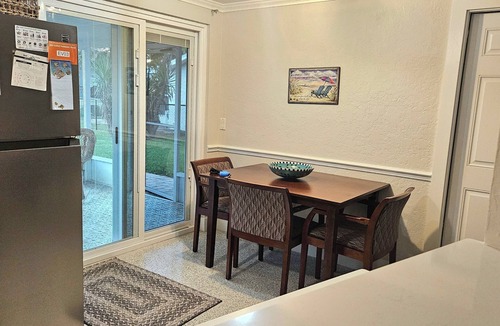 Golden Beach House | Dog friendly - Private Golden Beach access