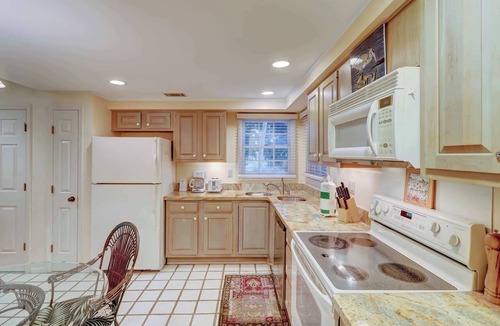 Shipyard Plantation Condo | Dog-Friendly Villa with Pool, Tennis, Patio, Full Kitchen & Beach Nearby