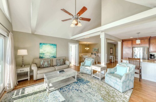 Kiawah Island Condo | Dog-Friendly Waterfront Condo with Furnished Deck & Beach Views