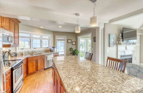 Kiawah Island Condo | Dog-Friendly Waterfront Condo with Furnished Deck & Beach Views