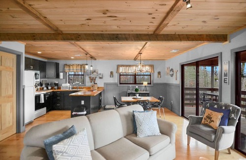 Owl Town Retreat Cabin | Dog friendly with a great view and fire pit! Hot tub!2 bed cabin