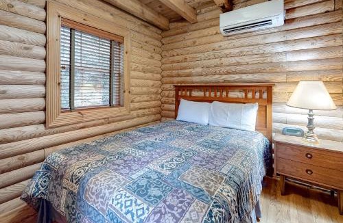 La Follette House | Dog Welcome Lakefront Cabin Sleep 13 Fire Pit Private Dock