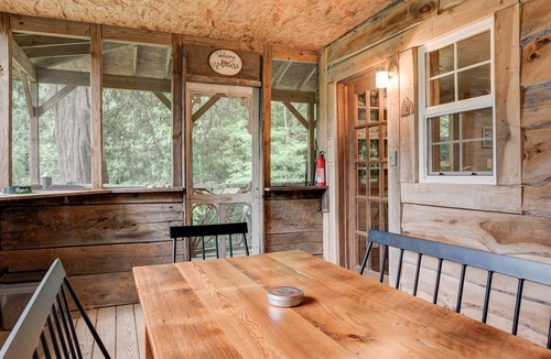 Marshall Cabin | Doggett Cabin | Rustic Log Retreat, Fire Pit, Pond & Trails (BYO Linens)