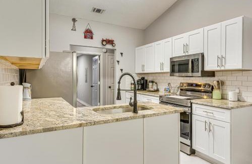 Gulf Breeze House | Dogs Welcome, 1 Mi to Zoo Gulf Breeze Retreat!
