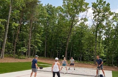 Menlo House | Dogwood Cottage with Private Fire Pit & Sleeps 6