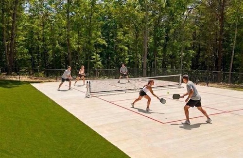 Menlo House | Dogwood Cottage with Private Fire Pit & Sleeps 6