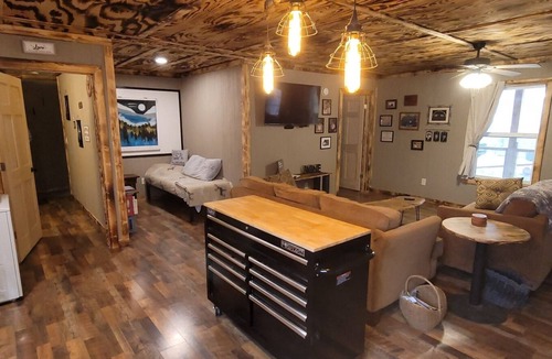 Beersheba Springs Cabin | Dogwood-dog friendly, homestead w/ livestock, quiet, relaxing, hiking, Caverns