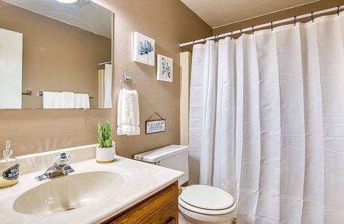 Maggie Valley Cottage | Dogwood Escape-Spacious, Pet-Friendly Cottage