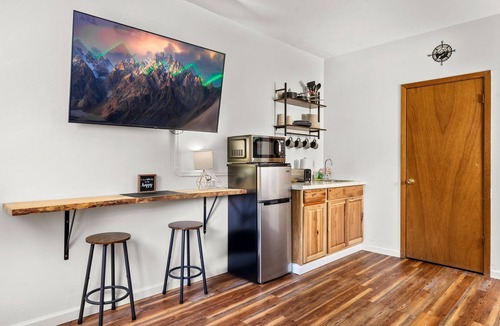 Wears Valley Apartment | Dogwood | King Suite for 4 w/Sleeper Sofa