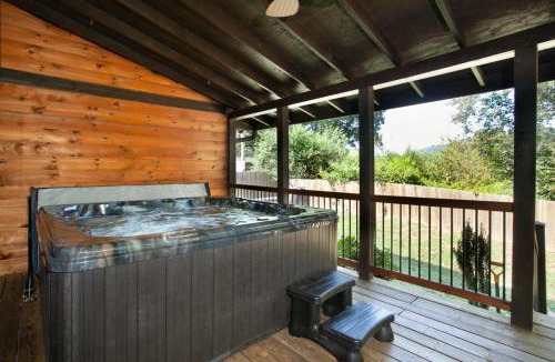 Caton House | Dollys Darling Cabin Views Hot Tub Game Area