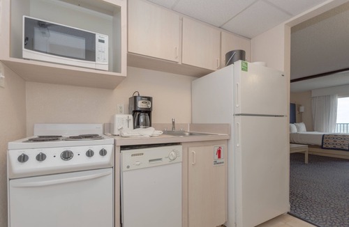 Daytona Beach Shores Apartment | Dolphin Beach Club, Florida, Studio Beach Front