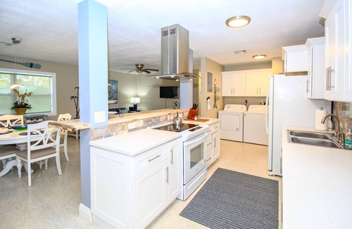 Stuart House | DOLPHIN HOUSE-MINUTES FROM BEACHES, SHOPPING & RIVERWALK! BEAUTIFULLY RENOVATED.