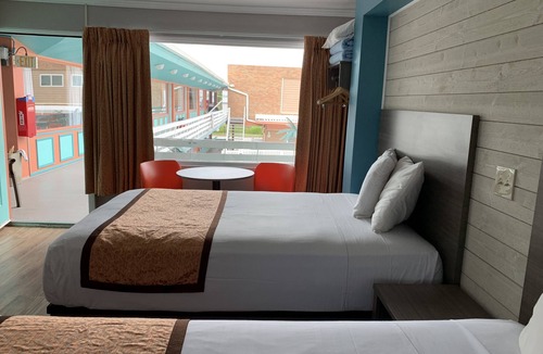 Wildwood Hotel | Dolphin Inn