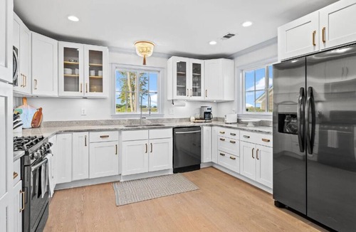 Georgetown House | Dolphin Point: Beautiful bungalow w/private dock