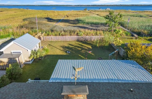 Georgetown House | Dolphin Point: Beautiful bungalow w/private dock