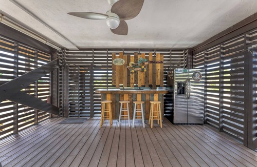 Palm Island House | Don't pass up this opportunity to be "A Wave From It All"!