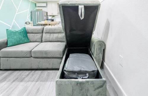 Mount Dora Apartment | Dora's Haven Getaway-Cozy 1Bedroom with Boat or Camper Parking- Free