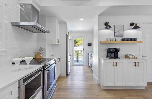 Northwood Shores House | Dos Palmas Luxury Pool, Hot Tub, Putting Green, Fire Pit