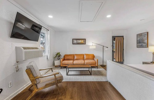 Cashiers Hotel | Double King Room at our Boutique Bed & Brewery