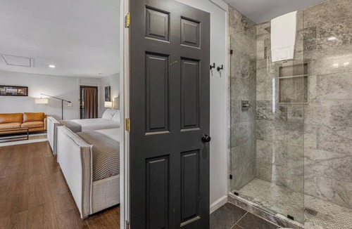 Cashiers Hotel | Double King Room at our Boutique Bed & Brewery