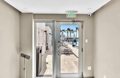 Bay Harbor Islands Apartment | Double Queen Room-Hosted by Sweetstay