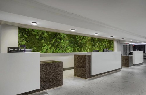Florida Center Hotel | DoubleTree by Hilton at the Entrance to Universal Orlando
