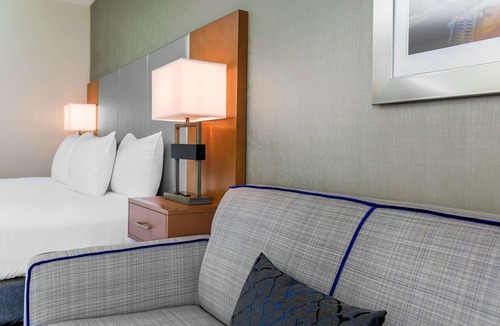 East Point Hotel | DoubleTree by Hilton Atlanta Airport