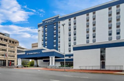Downtown Wilmington Hotel | DoubleTree by Hilton Downtown Wilmington - Legal District