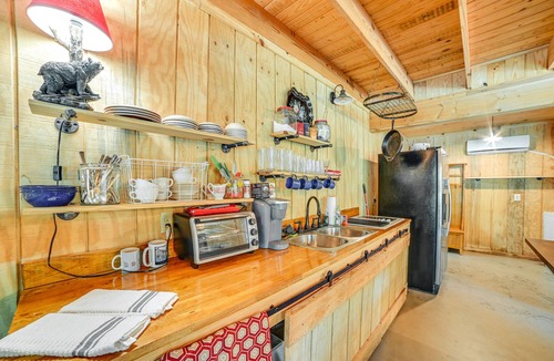 Dover Apartment | Dover Vacation Rental w/Hot Tub & Horse Pastures