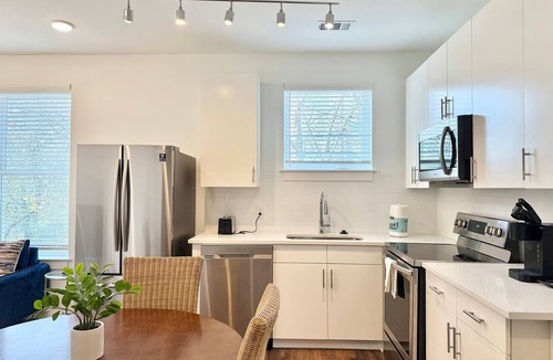 Old Fourth Ward Apartment | Downtown 1B1B Modern Apartment! Free Street Parking!