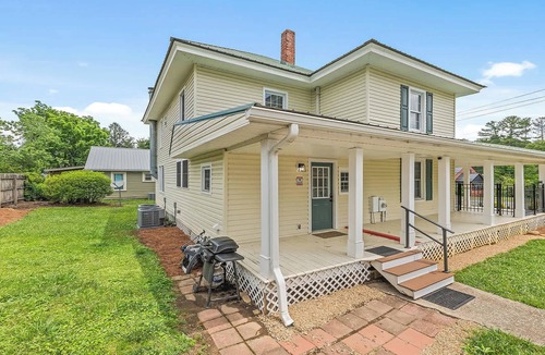 Brevard House | Downtown Brevard | MTB-Friendly Bike Storage | Extended Stay Discounts Available