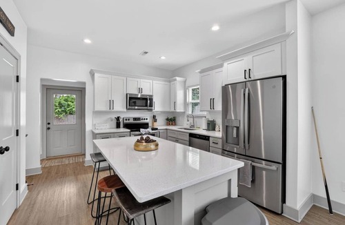 Chattanooga House | Downtown Chattanooga Retreat | Hot Tub + Pool Table | Sleeps 10 | Pet-Friendly