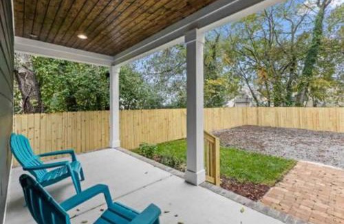Chattanooga House | Downtown Chattanooga that Sleeps 8 with a Pool Table