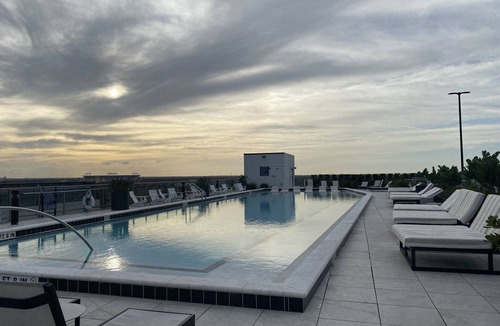 Lake Dot Apartment | Downtown: Creative 1-Bedroom in Stylish High rise