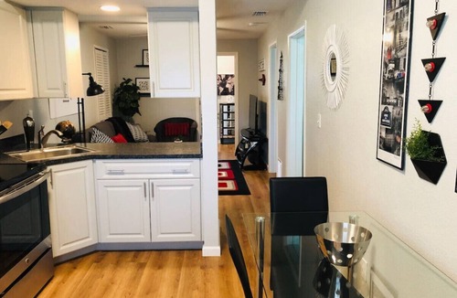 Downtown Dunedin Apartment | Downtown Dunedin! 2 bedroom 2 bath