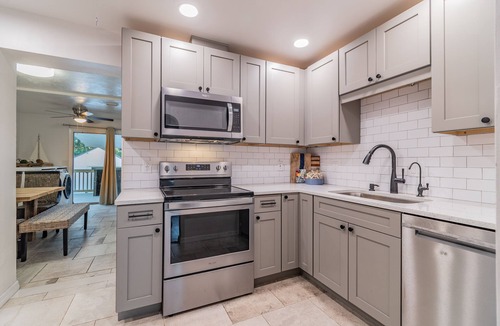 Dunedin House | Downtown Dunedin With Privacy Yet Close To It All