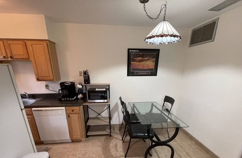 Croissant Park House | Downtown Fort Lauderdale Escape. Airport, beaches, cruise port minutes away!