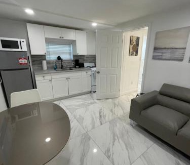 Sailboat Bend Apartment | Downtown FTL apartments on the River