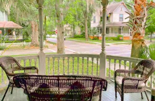 Duckpond Apartment | Downtown Historic Victorian Charmer Sleeps 7
