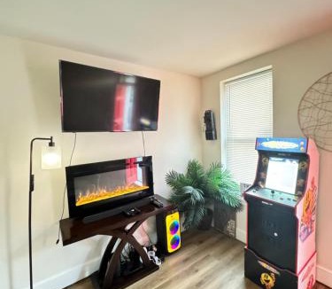 Downtown Baltimore House | Downtown Home - Close to Topgolf, Ravens Stadium, Orioles Park, UM Baltimore