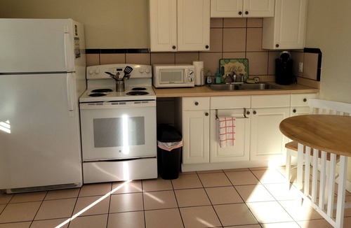 Downtown Dunedin Cottage | Downtown Keylime Cottage 2