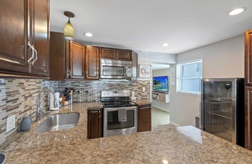 Croissant Park House | Downtown Lauderdale Oasis