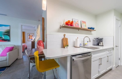 Gillespie Park House | Downtown Living, Steps to Parks, Newly Furnished